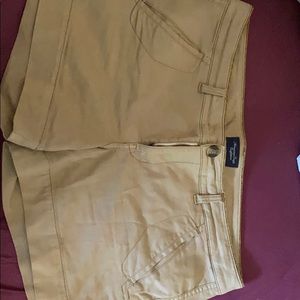 American Eagle tan shorts